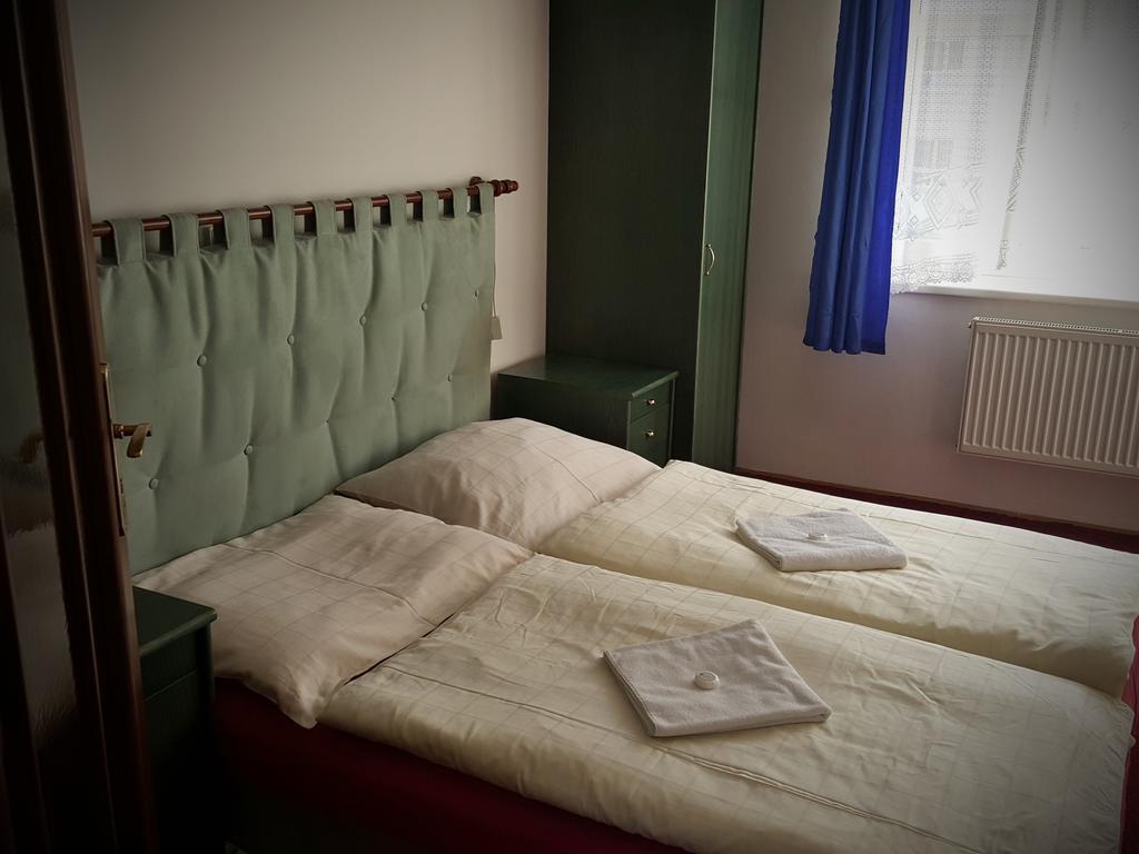 Harmony Hall Apartments ฮราเดตสคราโลเว ภายนอก รูปภาพ